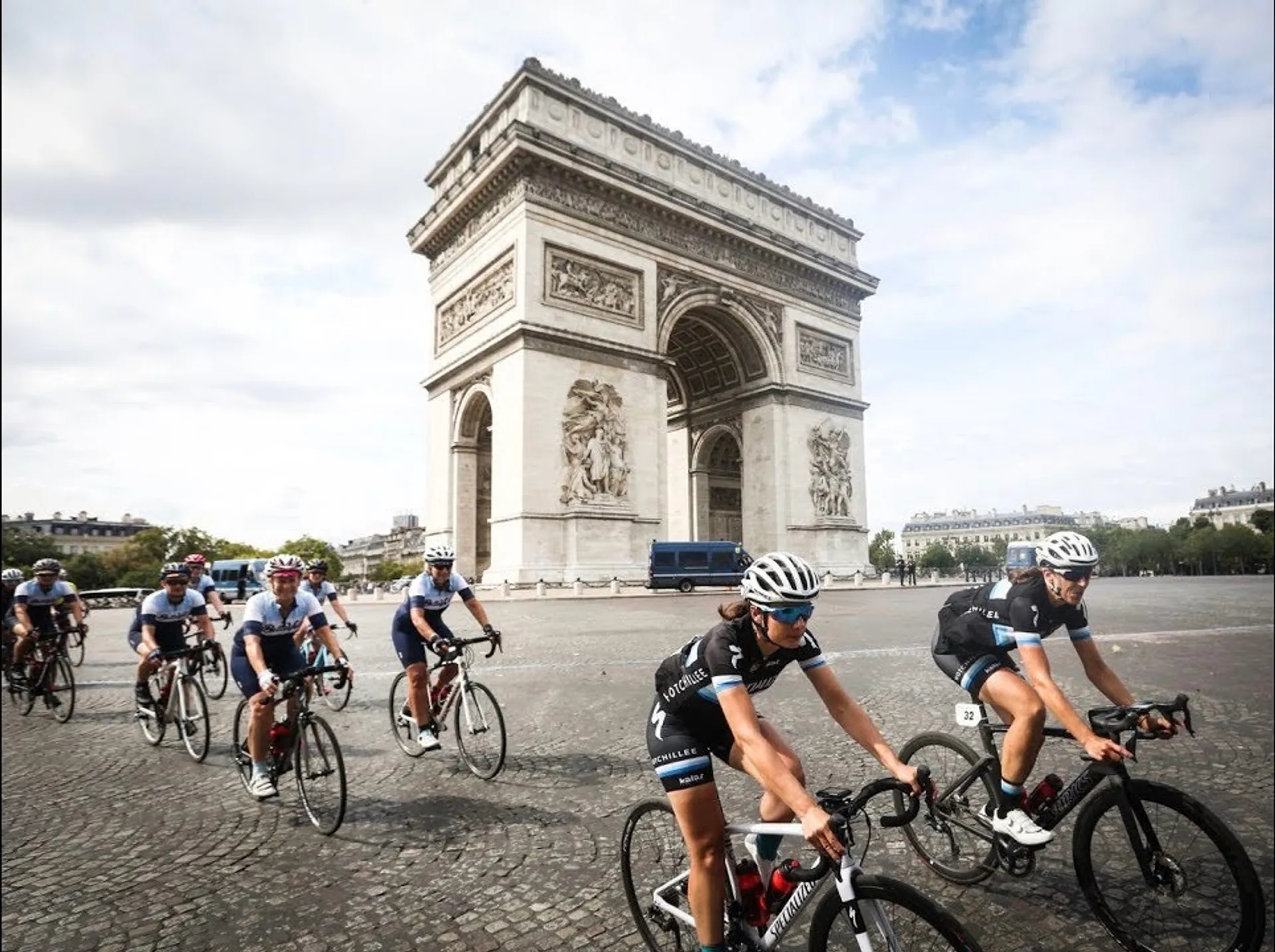 Hotchillee The London-Paris by Tour de France